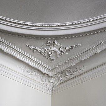 Molding on the ceiling of L'Atelier 41